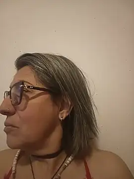 nocturnewhisper live cam on StripChat