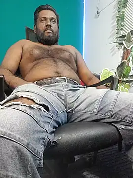rayansmith_ (M young) - Rub my bulge & spit on cock