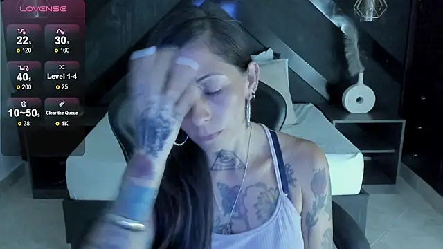 dark_gotica live cam on StripChat