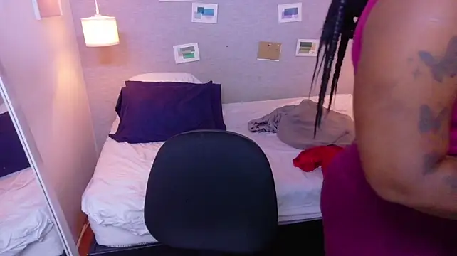 kiara_evanss live cam on StripChat