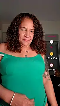 ladycreamypr2 live cam on StripChat