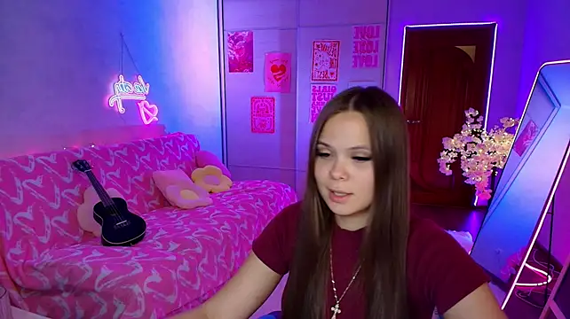 Kira_love_81 live cam on StripChat