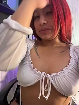 Cherry_Charlottee live cam on StripChat