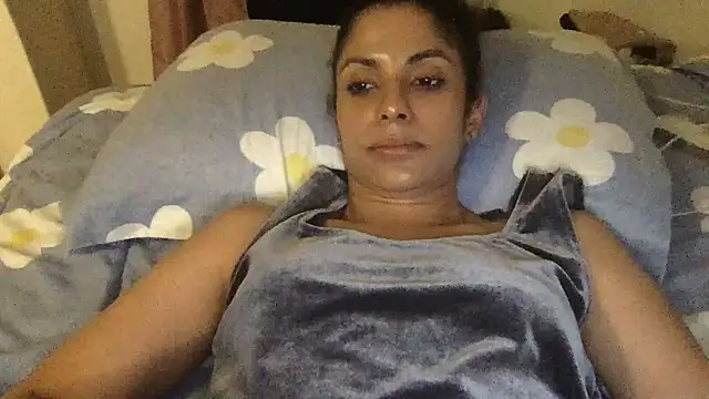 karlatiburcio live cam on StripChat