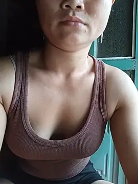 Tieuvy122 live cam on StripChat