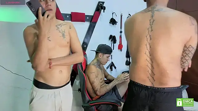 EliteBoysLive live cam on StripChat