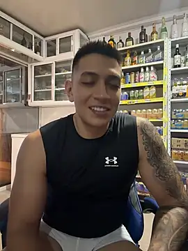 OliverWest04 live cam on StripChat