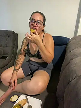 HealingHoney live cam on StripChat