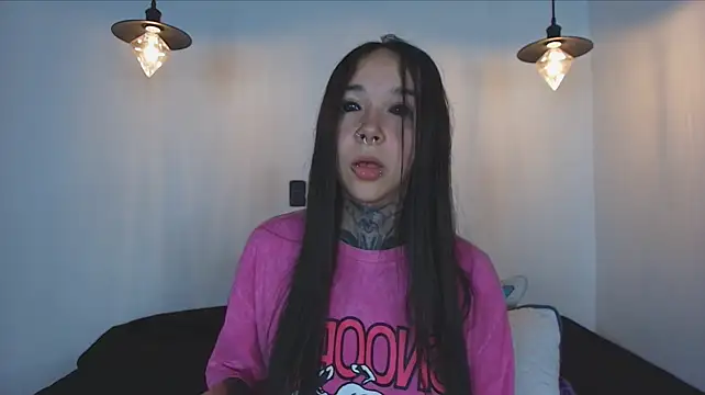 alien_eyes09 live cam on StripChat