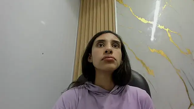 RoxanaSiranohh live cam on StripChat