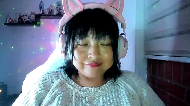 Shaddycute_ live cam on StripChat