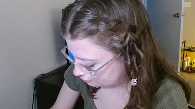 livcutebaby live cam on StripChat
