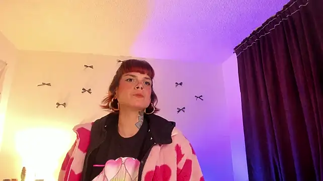 Alessamoth live cam on StripChat