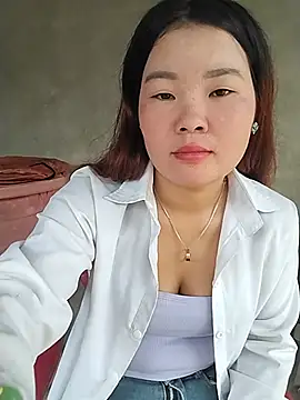 lylylove live cam on StripChat