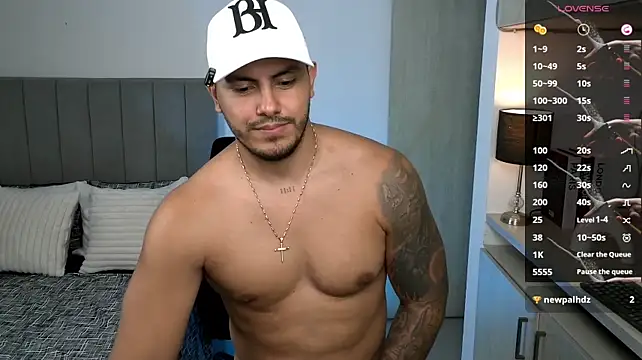 owen-pierces live cam on StripChat