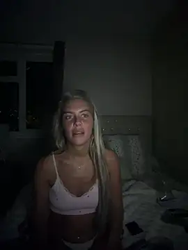 scouseblondie live cam on StripChat