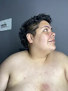 Hailey_Curvy webcam