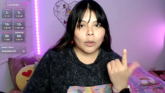 EllieMoonX webcam