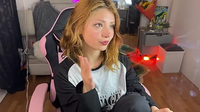 ari_kat webcam