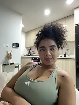 Curlyierr live sex cam