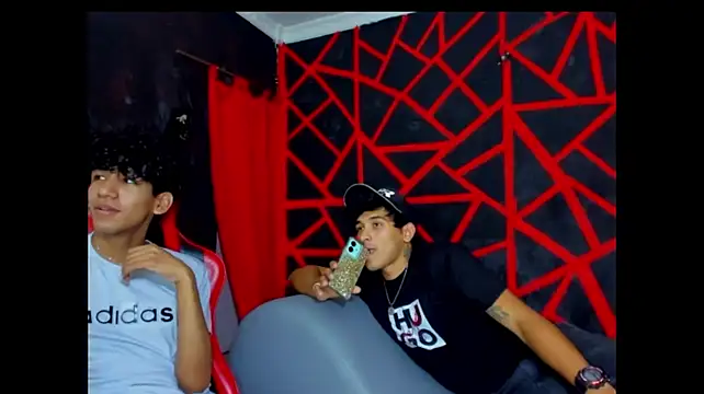 FRIENDS_LATINOS webcam