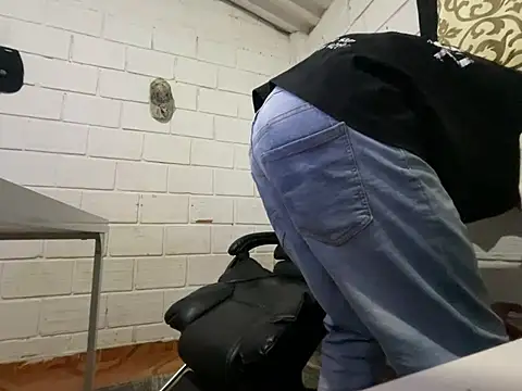 Max_TheHorseDick live sex cam