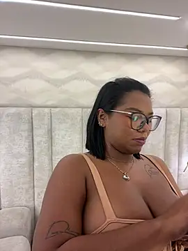 veronica_ebony webcam