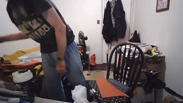 JohnnyMoves live sex cam