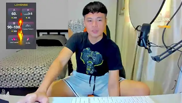 clarkdangerous (Ask my age) - Cum show