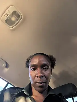 DevineBLK8 live cam on StripChat