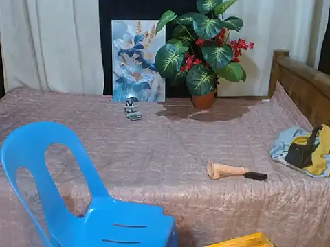 laura_leeforever webcam