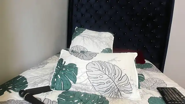 ConnieSmall24 webcam