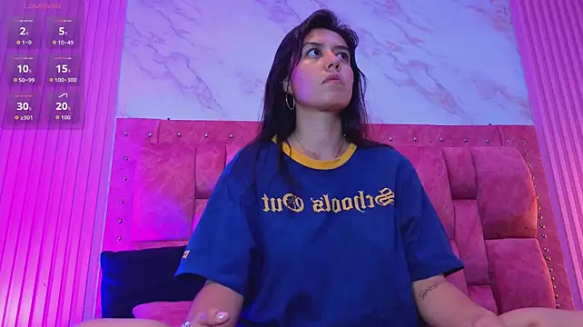 Alahia_Bloom webcam