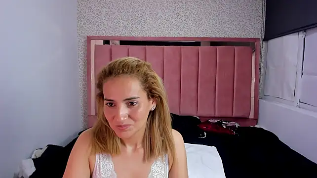 Megan__Hot___ live cam on StripChat