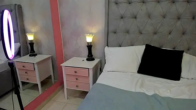 NinaHille live cam on StripChat