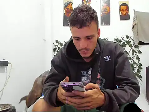 Latins_Boss live cam on StripChat