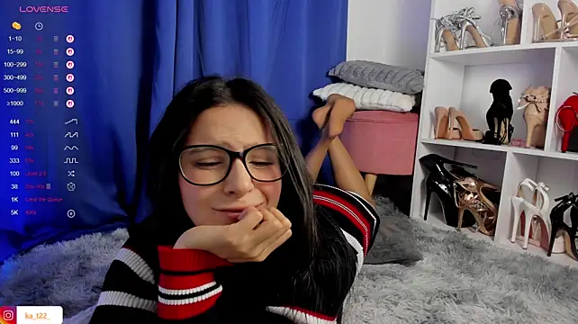kariina__22 live cam on StripChat