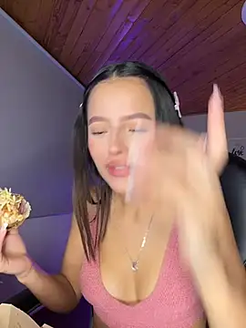 sofia18_pinkk (F teen) - Show nipples🥺