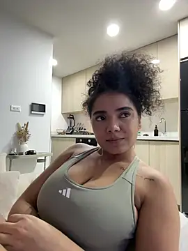 curlyierr (F young) - Undress and get naked