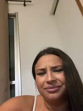 julia_moreira webcam