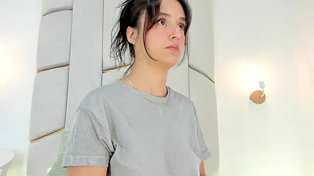 MadelineJhones webcam