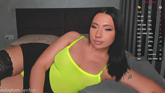 qsstess live cam on StripChat