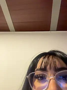 nicole-cooper live cam on StripChat