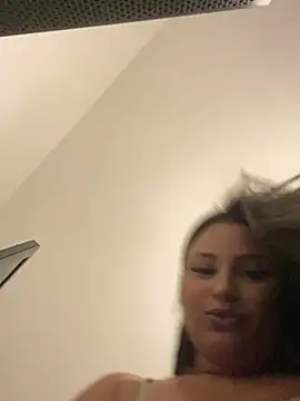 julia_moreira webcam