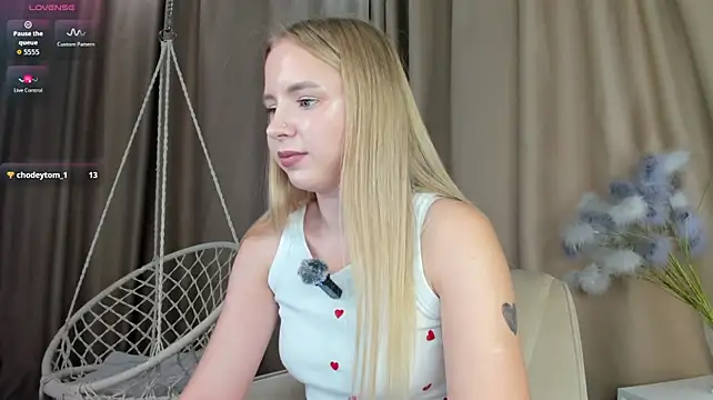linda__bloom (F young) - masturbation pussy close cam