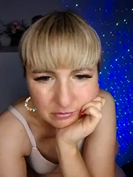 -Nefertiti-