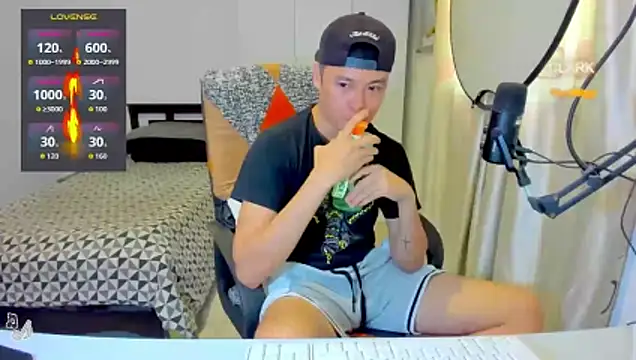 clarkdangerous (Ask my age) - Cum show
