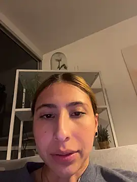 Ameellie live cam on StripChat