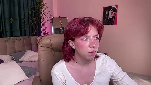 Love_is_Lola webcam