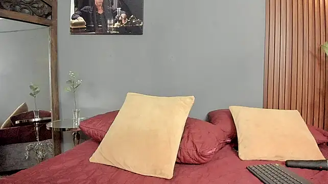 luna_sunflower__ live cam on StripChat